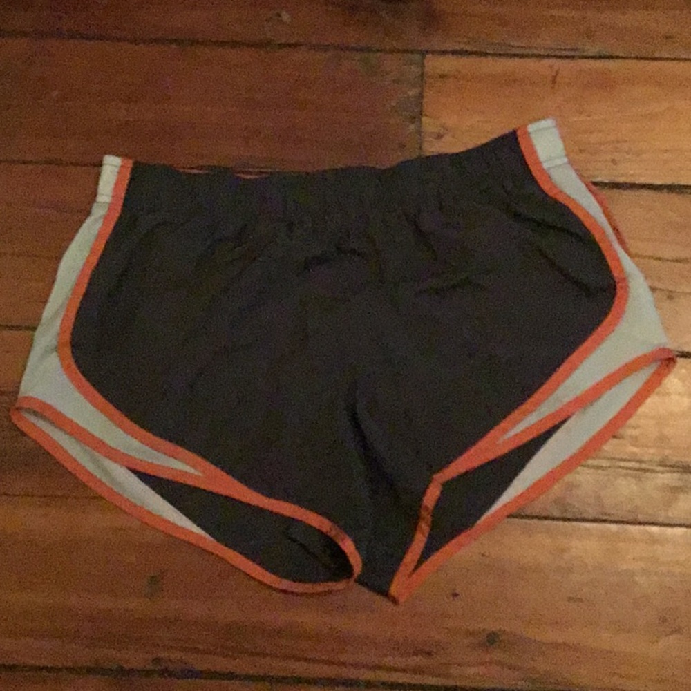 🔴 Grey running shorts. Size m